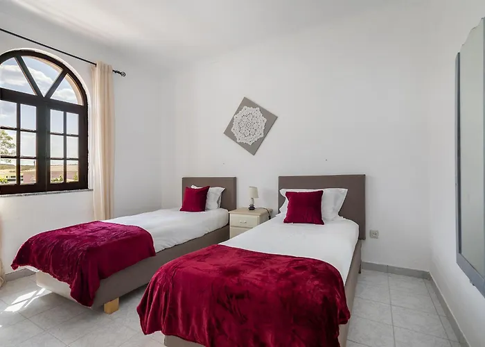 Oasis - Pool & Garden Santa Marta (Faro)