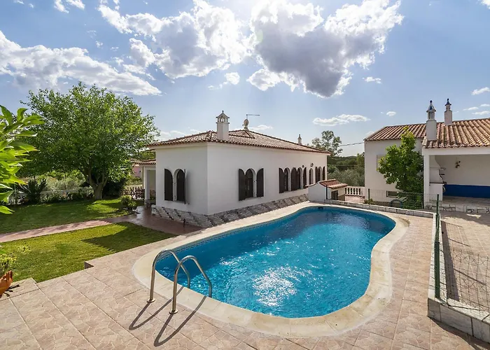 Oasis - Pool & Garden Semesterbostad *