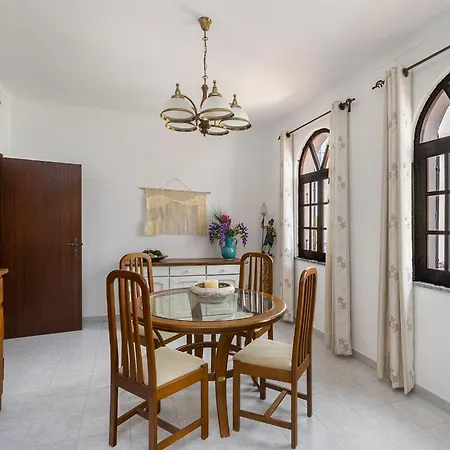 Oasis - Pool & Garden Hébergement de vacances *